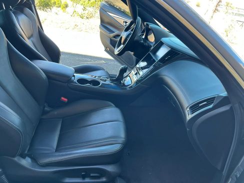 Used 2018 INFINITI Q60 3.0t Luxe RWD image 15
