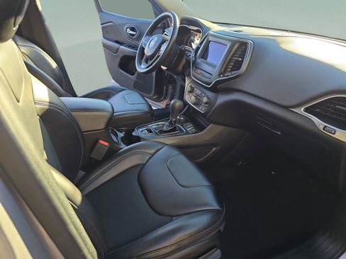 Used 2019 Jeep Cherokee Latitude Plus w/ Cold Weather Group image 16