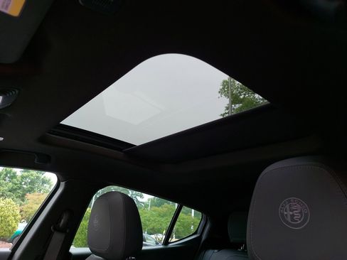 New 2025 Alfa Romeo Tonale w/ Premium Package image 31