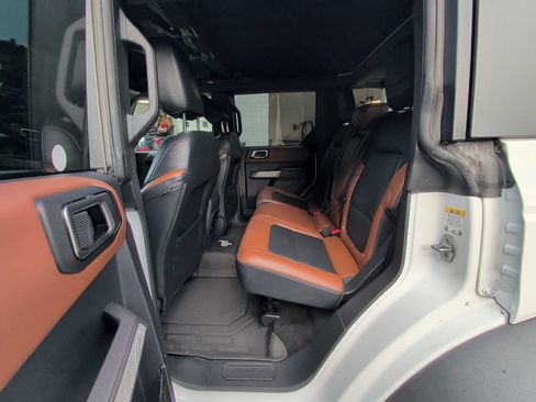 Used 2023 Ford Bronco Outer Banks w/ Sasquatch Package AWD/4WD image 13