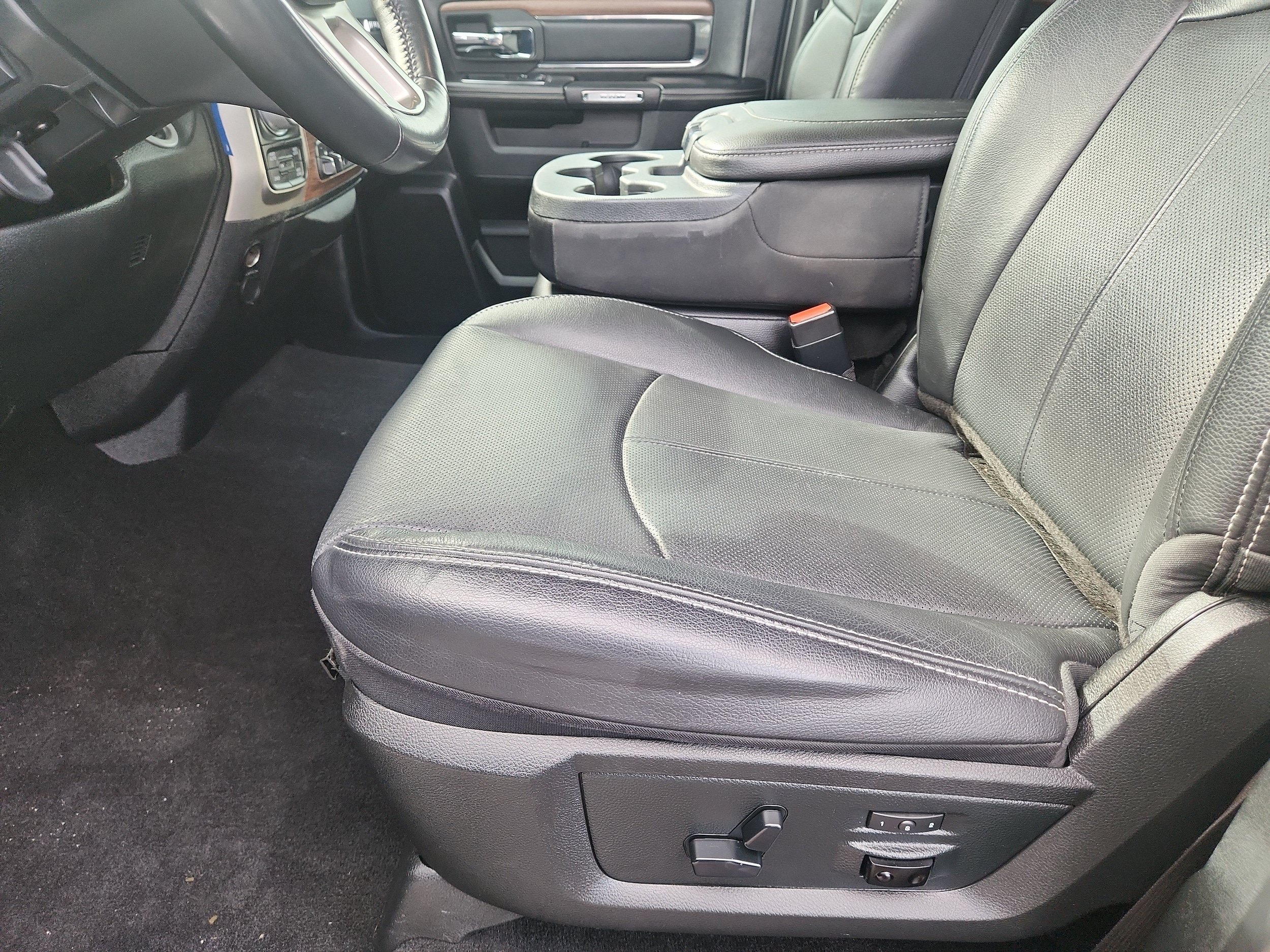 Used 2018 RAM 1500 Laramie w/ Protection Group AWD/4WD image 10