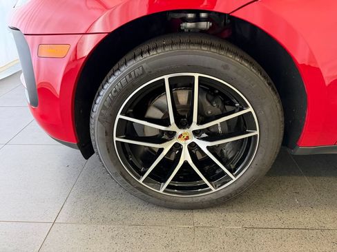 Certified 2026 Porsche Macan AWD/4WD image 10