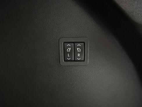 Used 2022 Buick Enclave Premium image 46