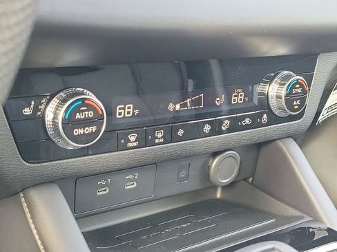 New 2026 Mitsubishi Outlander SE image 32