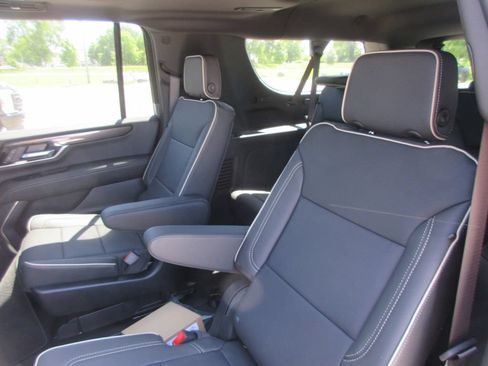 New 2026 GMC Yukon XL Elevation w/ Elevation Premium Package AWD/4WD image 13