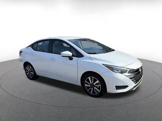 Used 2025 Nissan Versa SV video 2