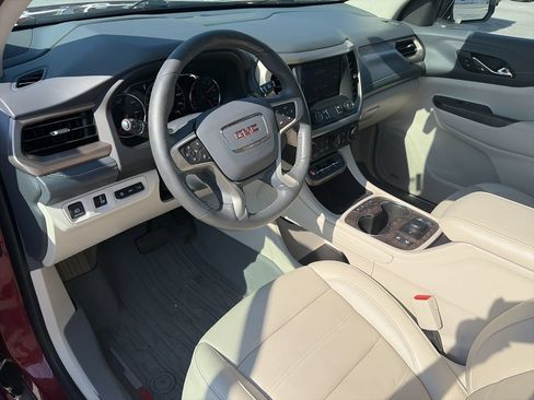 Used 2020 GMC Acadia Denali w/ Technology Package FWD image 11