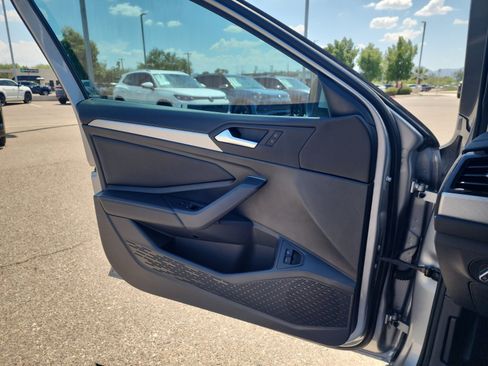 Used 2023 Volkswagen Jetta SE FWD image 13