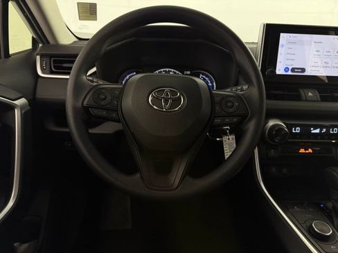 Used 2025 Toyota RAV4 LE AWD/4WD image 20