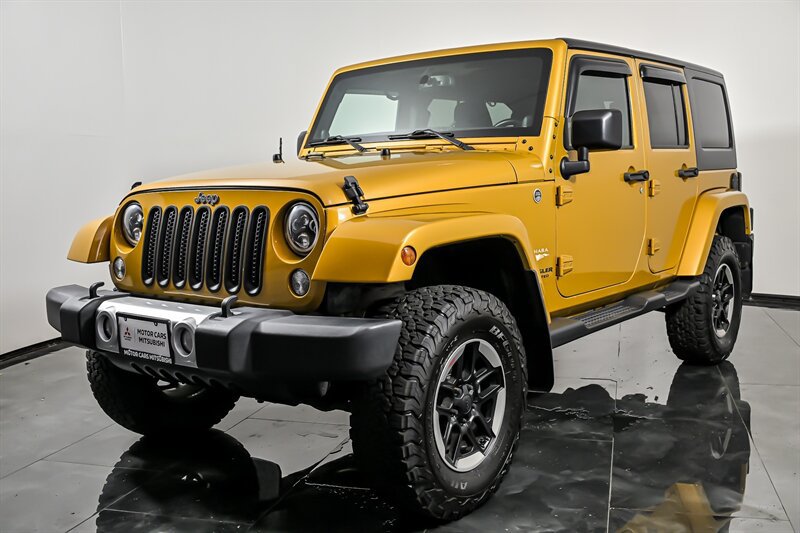Used 2014 Jeep Wrangler Unlimited Sahara w/ Dual Top Group AWD/4WD image 5
