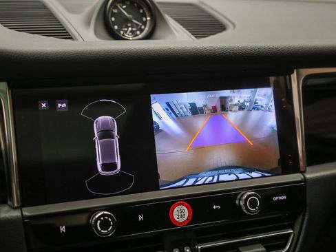 Certified 2026 Porsche Macan AWD/4WD image 29