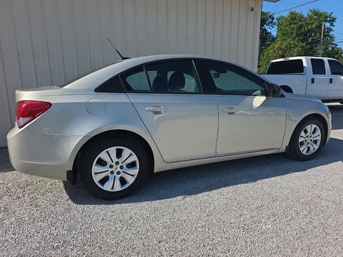 Used 2014 Chevrolet Cruze LS FWD image 4