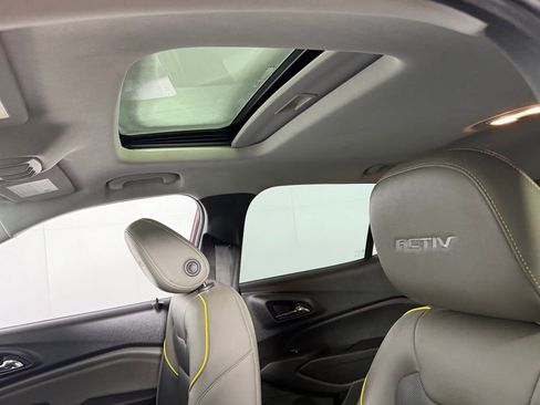 Used 2024 Chevrolet Trax ACTIV w/ Sunroof Package image 22