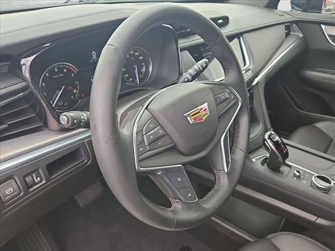Used 2025 Cadillac XT5 Luxury FWD image 10