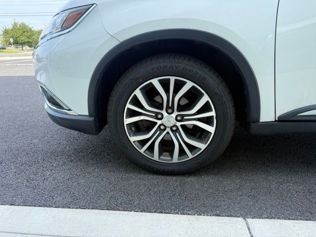 Used 2017 Mitsubishi Outlander SEL AWD/4WD image 8