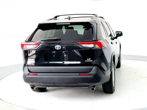 Used 2021 Toyota RAV4 LE w/ Carpet Mat Package (TMS) AWD/4WD image 5