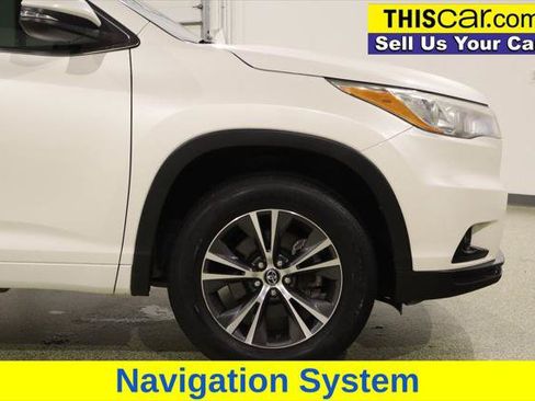 Used 2016 Toyota Highlander XLE w/ Preferred Accessory Package FWD image 11