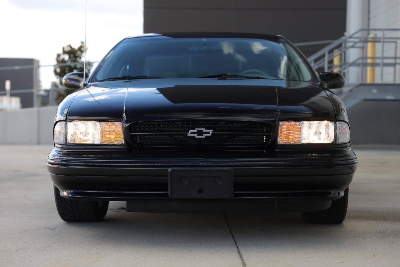 Used 1995 Chevrolet Caprice SS RWD image 17