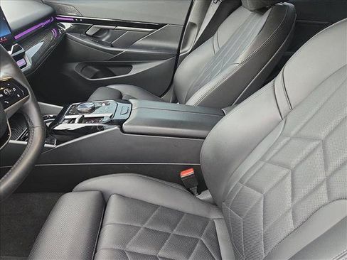 Used 2025 BMW 530i w/ Premium Package RWD image 14