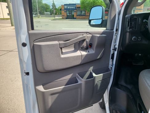 Used 2018 Chevrolet Express 2500 Extended image 44