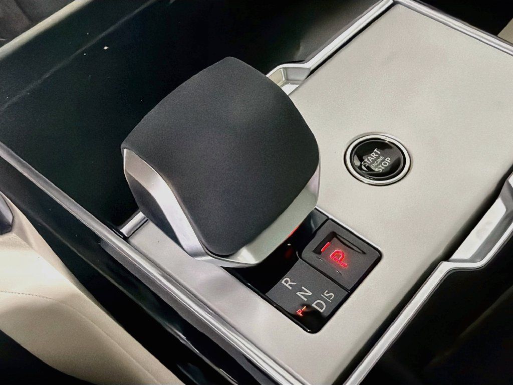 New 2026 Land Rover Range Rover SE AWD/4WD image 17