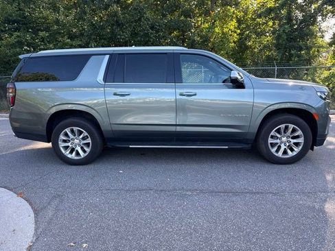 Used 2023 Chevrolet Suburban Premier AWD/4WD image 4