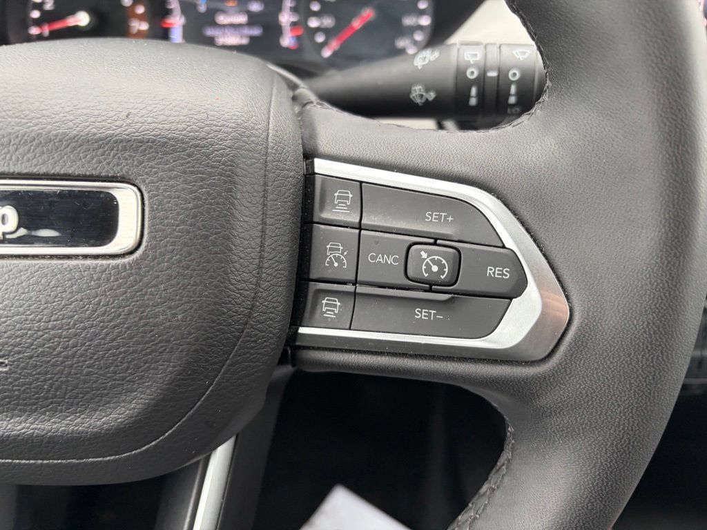 Used 2025 Jeep Compass Limited AWD/4WD image 24