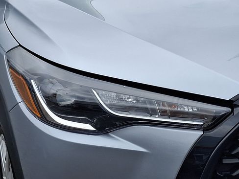 Used 2024 Toyota Corolla Cross L FWD image 10