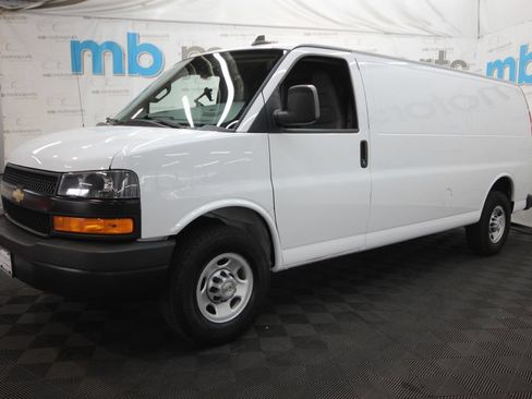 Used 2021 Chevrolet Express 3500 Extended w/ Driver Convenience Package RWD image 2