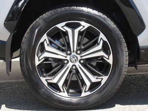 Certified 2025 Toyota RAV4 XSE AWD/4WD image 37