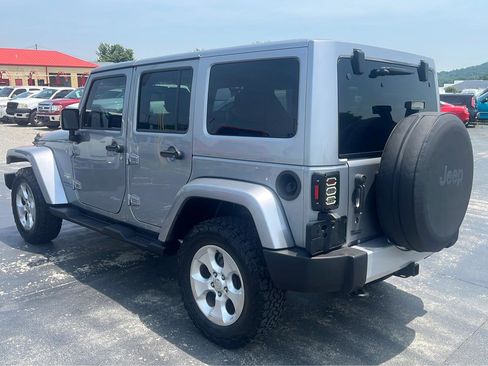Used 2015 Jeep Wrangler Unlimited Sahara w/ Connectivity Group AWD/4WD image 6