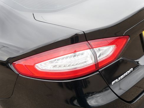 Used 2016 Ford Fusion SE w/ Equipment Group 202A image 17