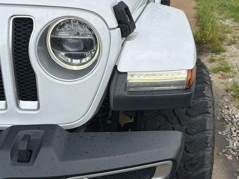 Used 2018 Jeep Wrangler Unlimited Sahara w/ Dual Top Group AWD/4WD image 11
