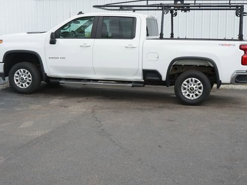 Used 2022 Chevrolet Silverado 2500 LT AWD/4WD image 3