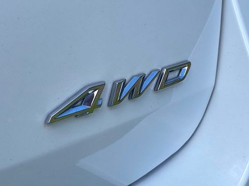 Used 2022 Ford Explorer XLT w/ Equipment Group 202A AWD/4WD image 11