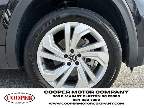 Used 2023 Volkswagen Atlas SE w/ Panoramic Sunroof Package image 12