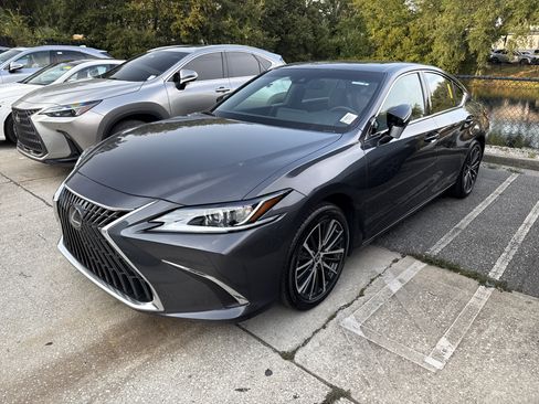 Used 2025 Lexus ES 350 w/ Premium Package FWD image 2