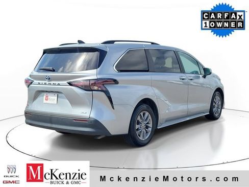 Used 2025 Toyota Sienna XLE FWD image 4
