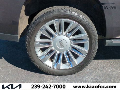 Used 2016 Cadillac Escalade Platinum image 11