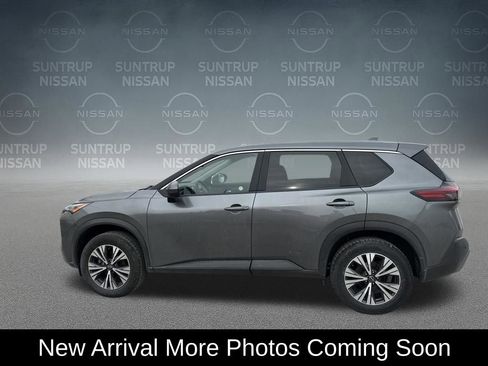 Used 2023 Nissan Rogue SV image 2