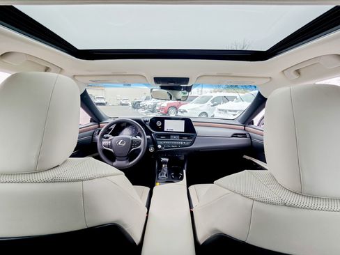 Used 2023 Lexus ES 350 w/ Premium Package image 16