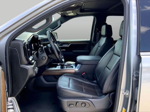 Used 2023 Chevrolet Silverado 1500 High Country w/ High Country Premium Package AWD/4WD image 8