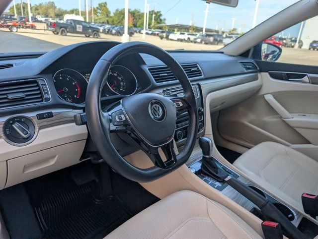 Used 2018 Volkswagen Passat 2.0T SE FWD image 9