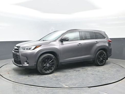 Used 2019 Toyota Highlander SE image 4