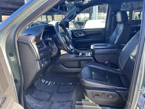 Used 2023 Chevrolet Suburban Premier image 11