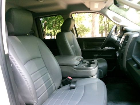 Used 2019 RAM 1500 Tradesman w/ Chrome Appearance Group RWD image 25
