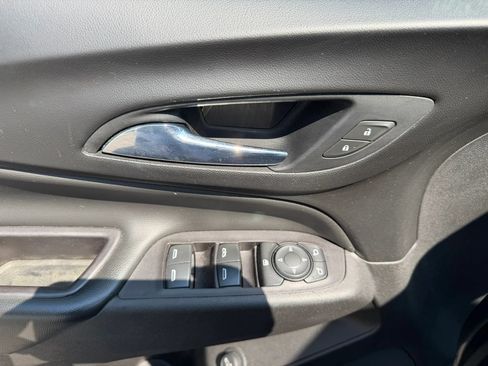 Used 2021 Chevrolet Equinox LT AWD/4WD image 17