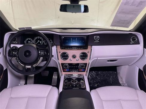 Used 2019 Rolls-Royce Cullinan image 29