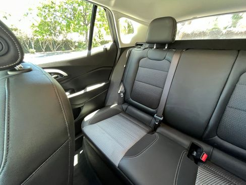 Used 2025 Chevrolet Trax LT w/ LT Convenience Package FWD image 38