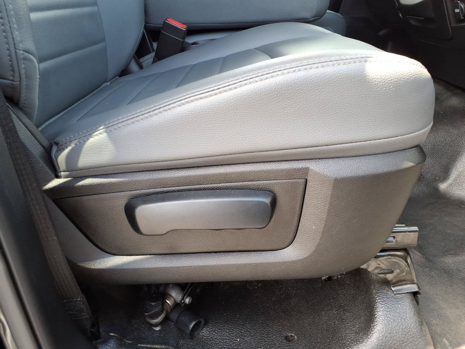 Used 2019 RAM 1500 Tradesman w/ Chrome Appearance Group RWD image 10